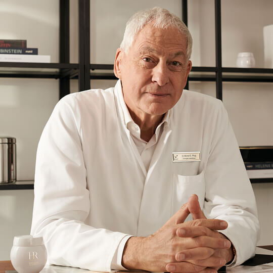 Dr. Michel E. Pfulg, verbonden aan Helena Rubinstein REPLASTY, in een professionele omgeving.